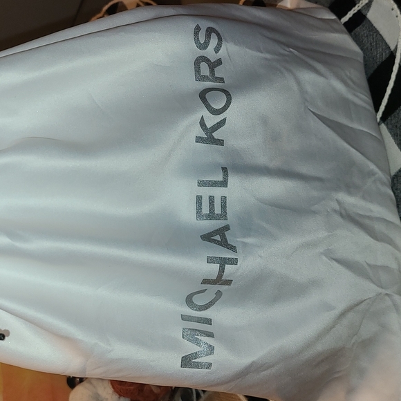 **NWT** Black & Gold Michael Kors Bag - Picture 8 of 12